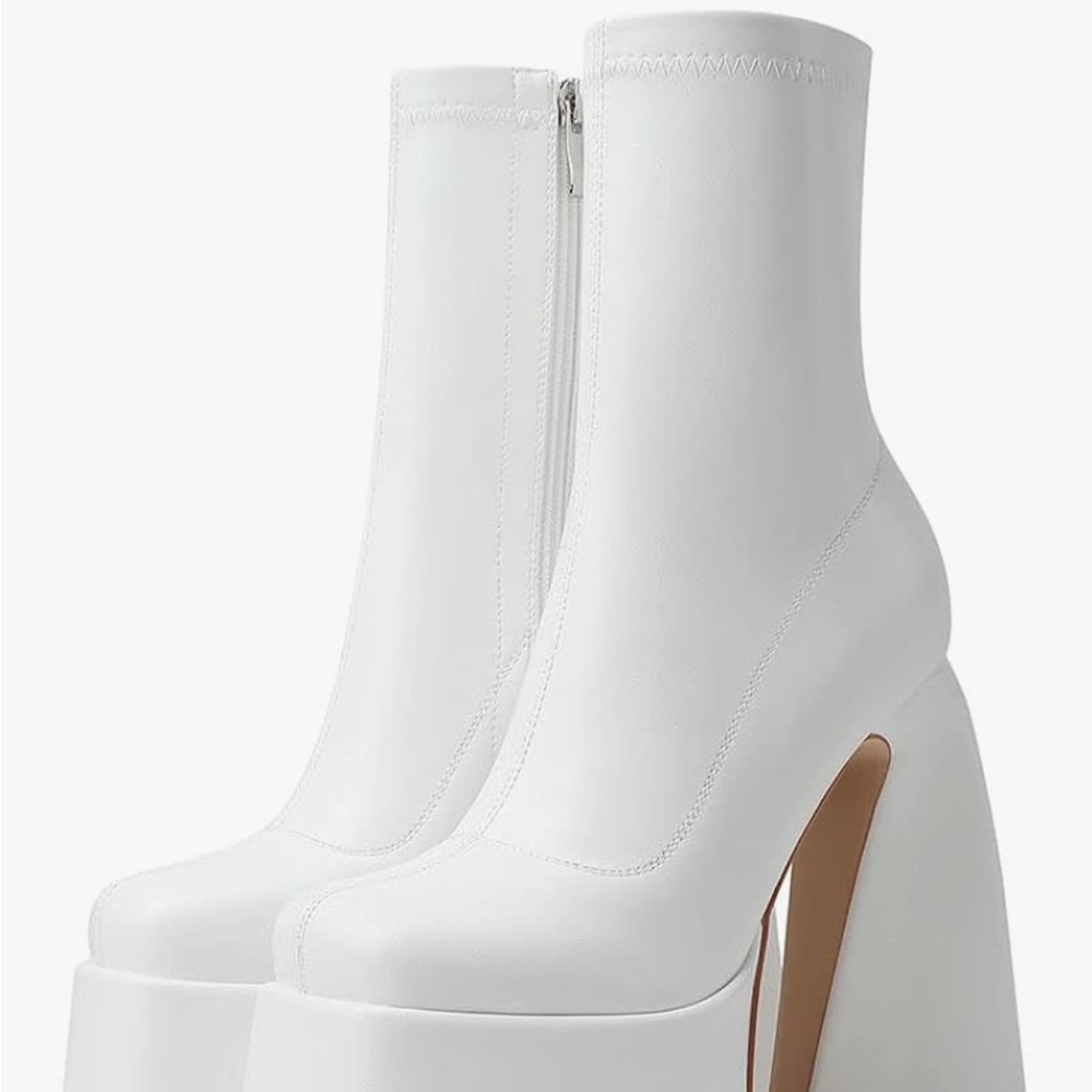 Chic White Platform Heeled Boots